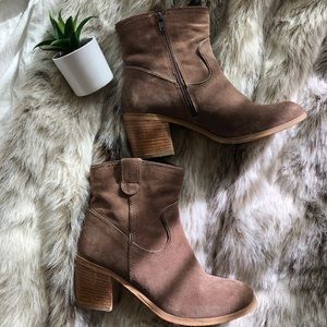 Steve Maddens Tan Booties!